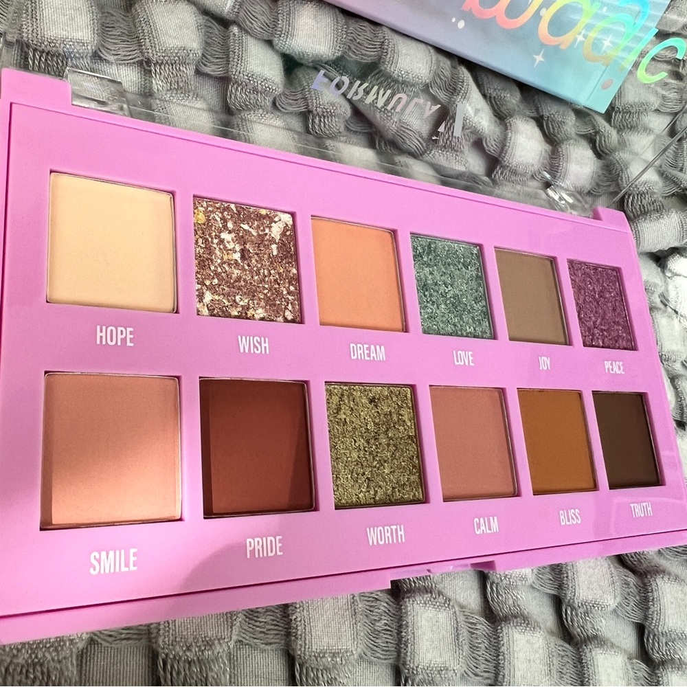 NEW! Formula Z- Pretty Magic Eyeshadow Palette
